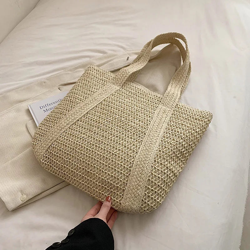 Borsa a tracolla tessuta estiva borsa da spiaggia da donna borsa da viaggio con nappe da viaggio in paglia lavorata a maglia fatta a mano di grande capacità