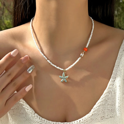 Collana con ciondolo stella marina con perline di riso bohémien per donna, fatta a mano, perla d'imitazione, girocollo con perline colorate, gioielli da spiaggia estiva