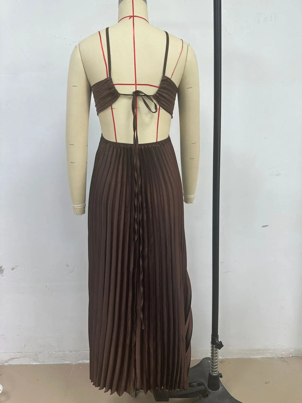 Abito Lungo Estivo da Donna con Scollo all'Americana e Pieghe, Senza Schienale, Senza Maniche, Blu, per Vacanze al Mare, Moda Femminile 2026, Vestito a Trapezio