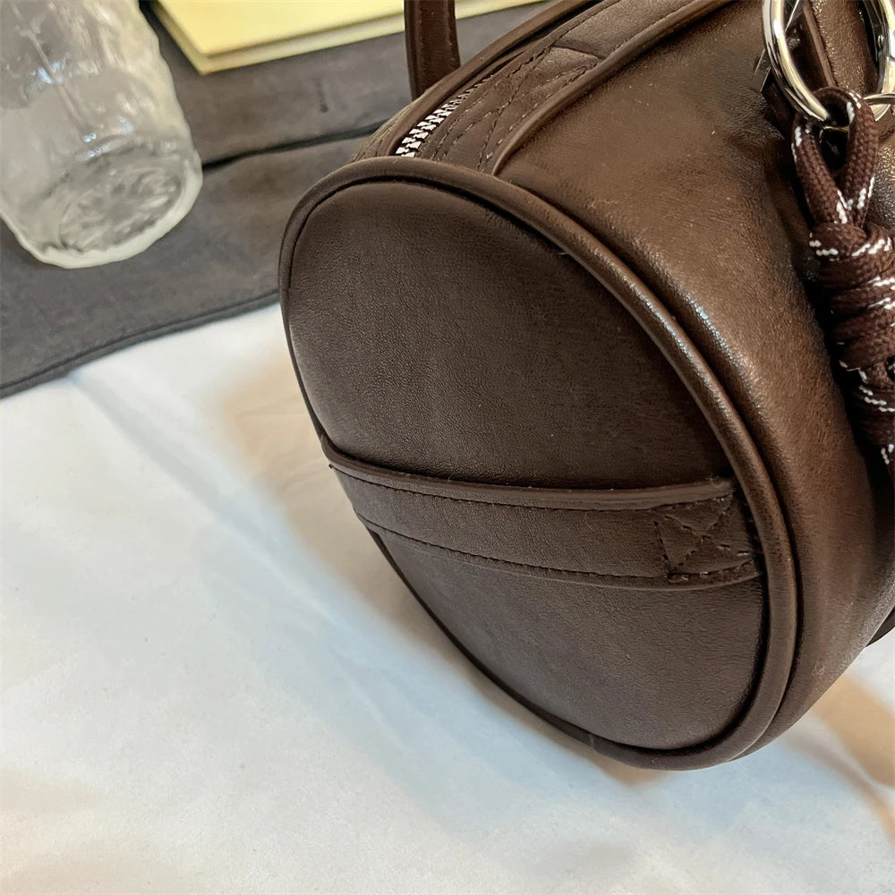 Borse a tracolla multifunzionali a forma di cilindro per donna 2024 Borse invernali di ultime borse firmate Borsa a tracolla di lusso con pendente