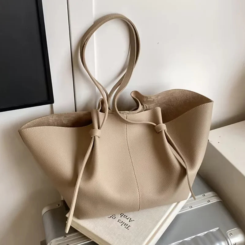 Estate nuova borsa tote di grande capacità moda alla moda modello litchi tinta unita trama semplice borsa monospalla sotto le ascelle