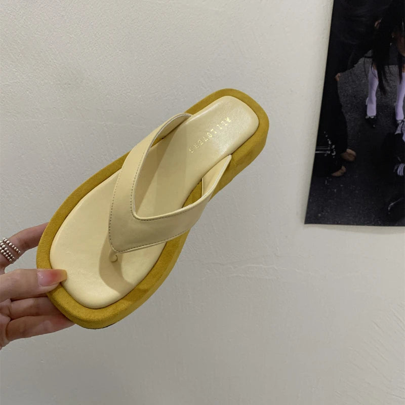 Damen-Slipper für den Sommerurlaub am Strand, modische Plateau-Zehenstegschuhe in Unifarben, minimalistische, vielseitige Damen-Sandalen für den Alltag