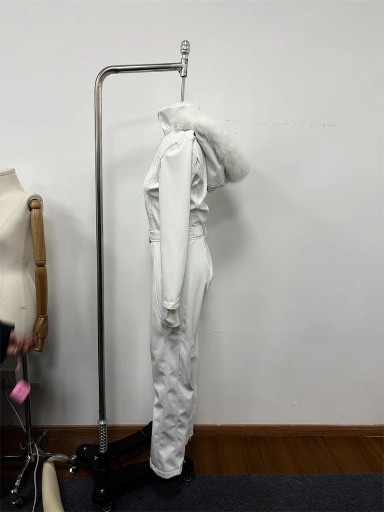 Tuta da sci bianca chic con cappuccio da donna con cintura in vita Calda tuta da neve monopezzo antipioggia Sport invernali Moda Lady Snowsuit