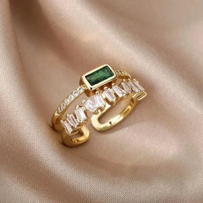 Classico anello retrò con zirconi a doppio strato verde chiaro, fede nuziale da donna in ottone placcato oro come regalo per mamma e amante
