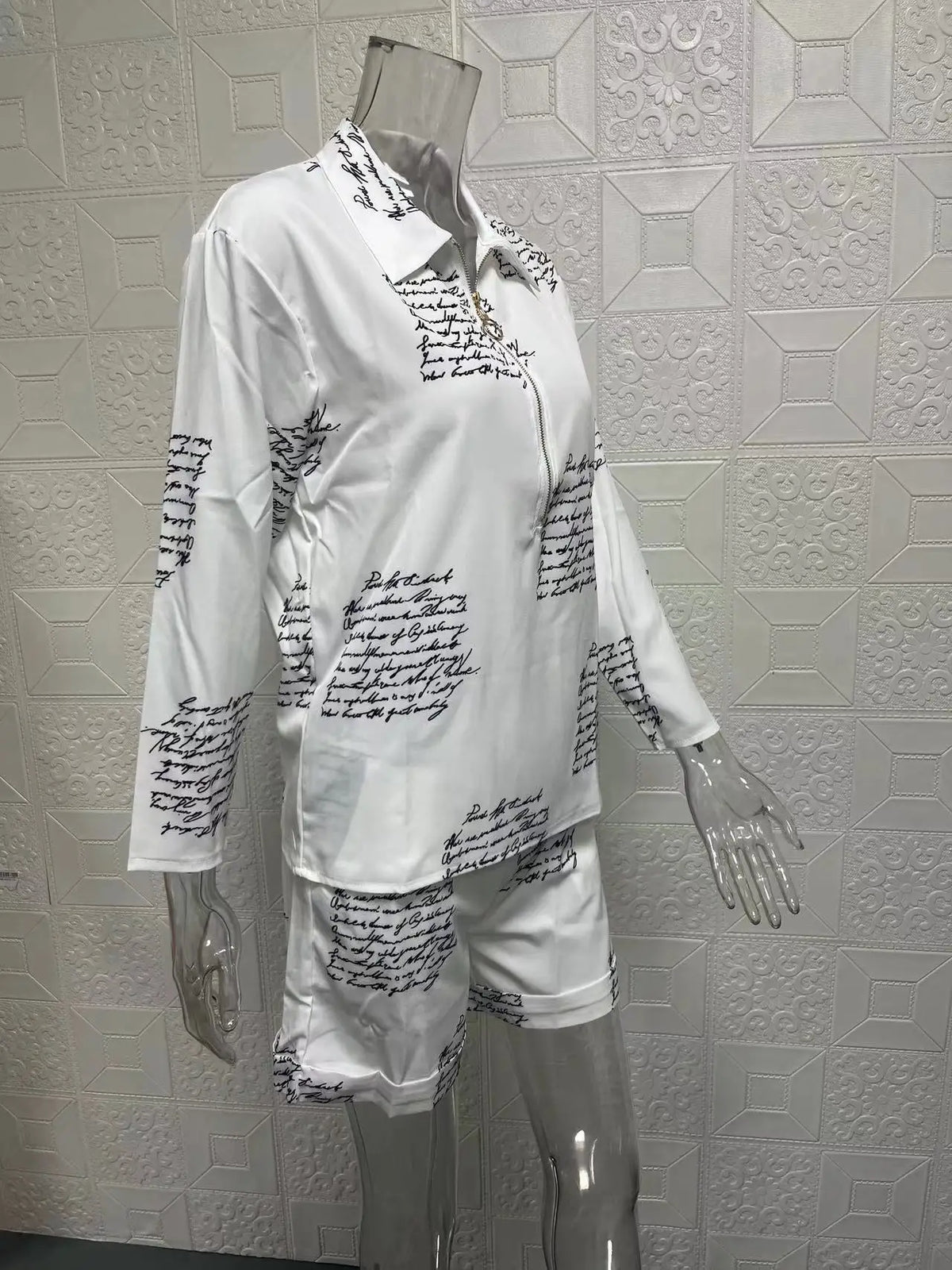 Camicie con stampa di lettere da donna estive Set da due pezzi Casual Collo rovesciato Manica lunga Camicette con cerniera Pantaloncini Abiti larghi Streetwear