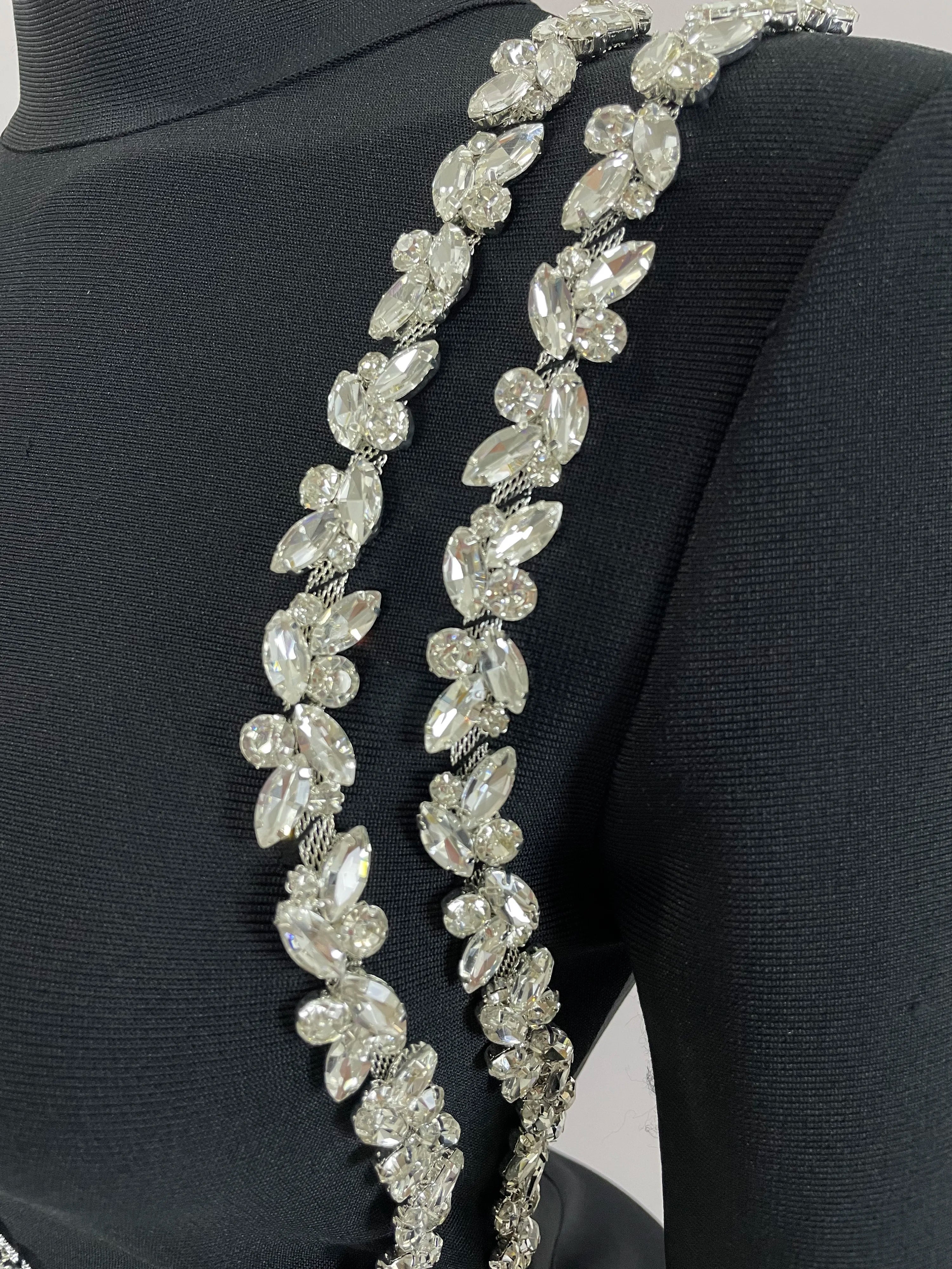 Abito lungo aderente con fasciatura aderente con diamanti a maniche lunghe sexy 2025 Abiti da compleanno di lusso per feste da sera eleganti per celebrità da donna