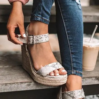 Sandali con tacco da donna Estate 2025 Espadrillas Sandali da donna Comfort Cinturino con fibbia Scarpe con plateau per donna Nuovi sandali con tacco