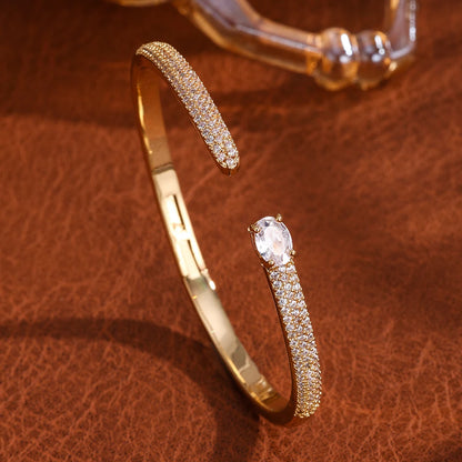 Braccialetti con polsino color oro con geometria di lusso per le donne Braccialetti con zirconi cubici alla moda INS Gioielli per feste quotidiane.