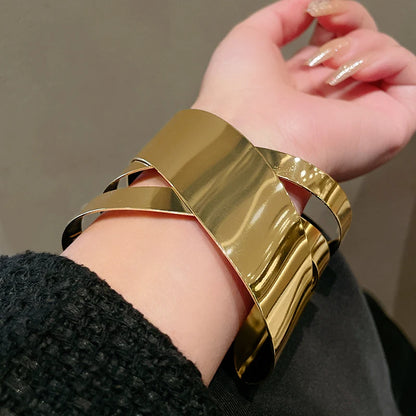 Bracciale in lega geometrica multistrato con anello in metallo per donna Accessori per gioielli da festa di lusso con anello da braccio stile esagerato e fresco