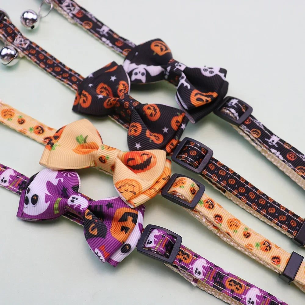 Collana per cuccioli di gattino Cintura con fibbia di sicurezza regolabile Papillon per chihuahua Forniture per animali Collare per gatti Happy Halloween con fiocco a campana