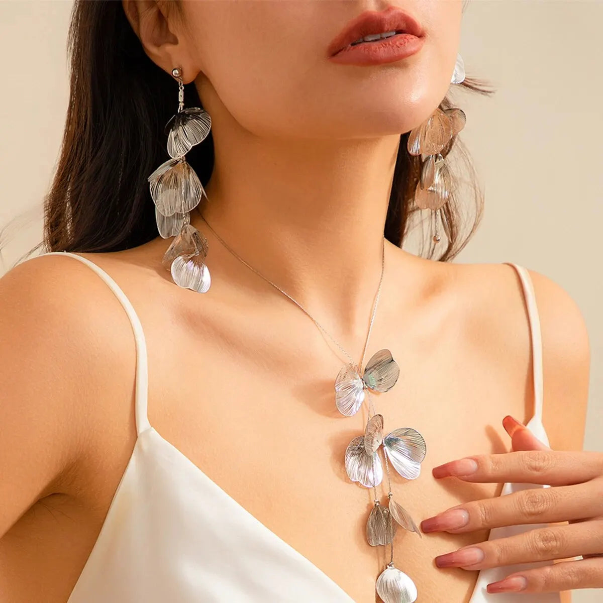 Set di collane con orecchini pendenti con foglie di ginkgo eleganti estetici per le donne Set di gioielli con nappe da sposa romantiche Accessori per il collo del partito