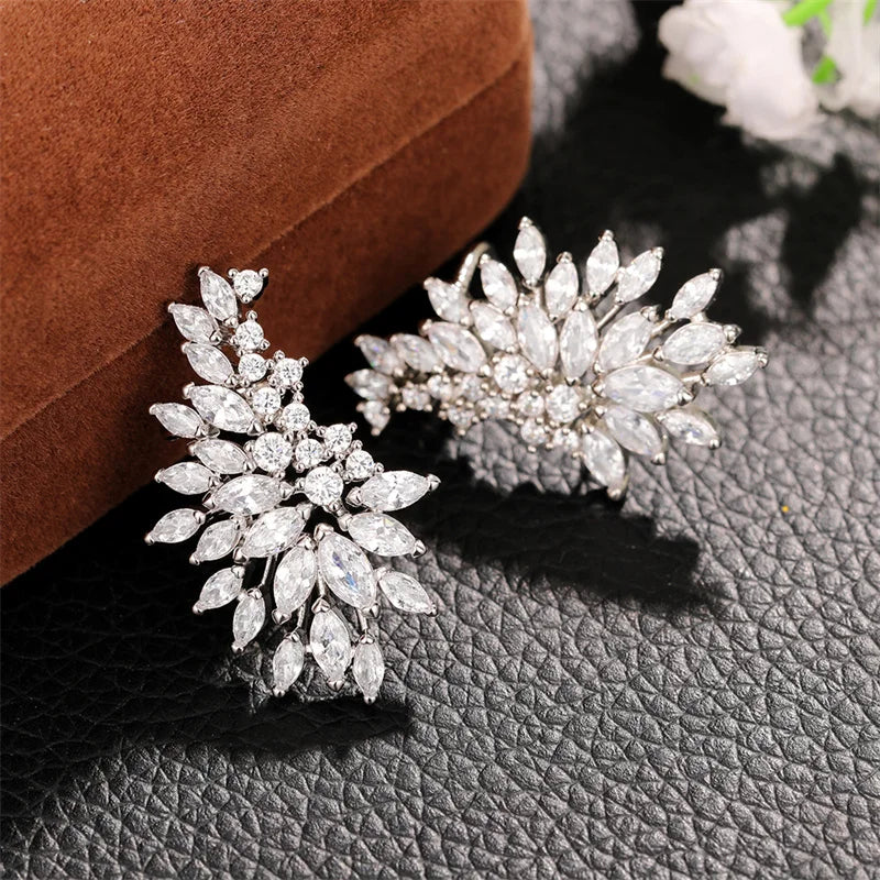 Huitan Orecchini a bottone con zirconi scintillanti da donna Splendidi accessori per piercing all'orecchio alla moda per la festa nuziale femminile Nuovi gioielli