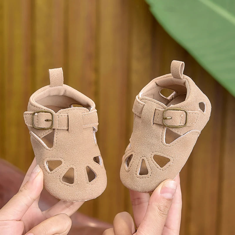 Sandali estivi per bambini da 0 a 1 anno, scarpe per bambini con suola morbida e antiscivolo, sandali per bambini con punta chiusa e anticollisione da 0 a 1 anno, adatti sia per ragazzi che per ragazze