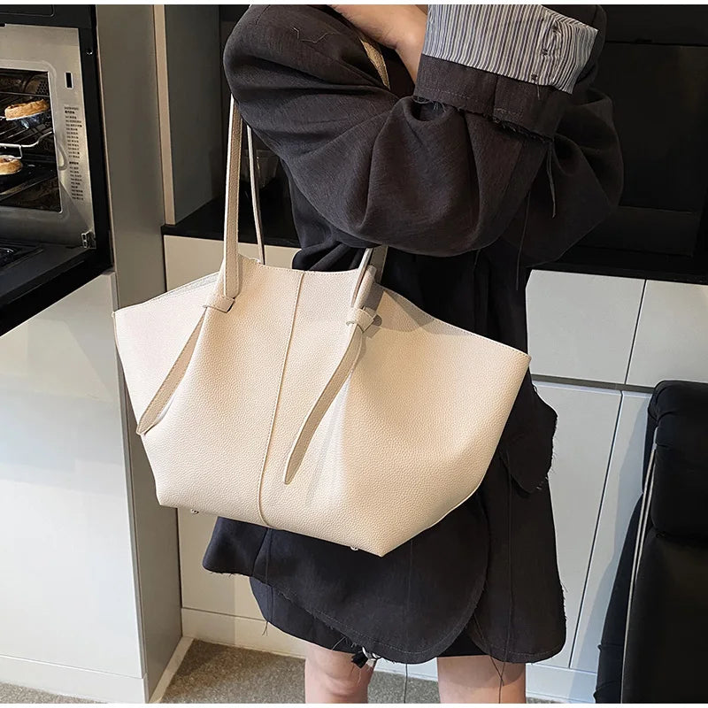 Estate nuova borsa tote di grande capacità moda alla moda modello litchi tinta unita trama semplice borsa monospalla sotto le ascelle