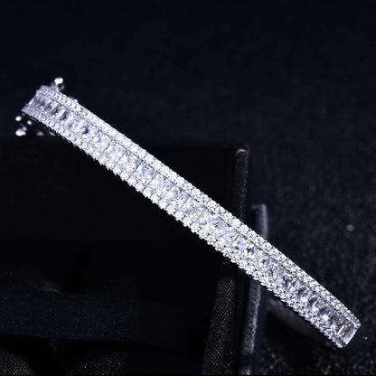 Bracelet manchette plaqué platine Zircone cubique Dégradé arc-en-ciel Cadeau de bijoux pour femme Anniversaire de mariage Bijoux de luxe