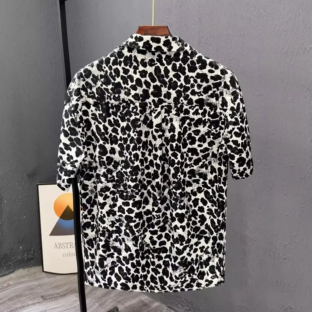 Camicia a maniche corte con stampa leopardata Design da uomo di nicchia Moda Versatile Casual Estate Stile sottile 2025 Nuovo top alla moda