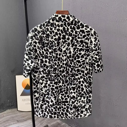 Camicia a maniche corte con stampa leopardata Design da uomo di nicchia Moda Versatile Casual Estate Stile sottile 2025 Nuovo top alla moda