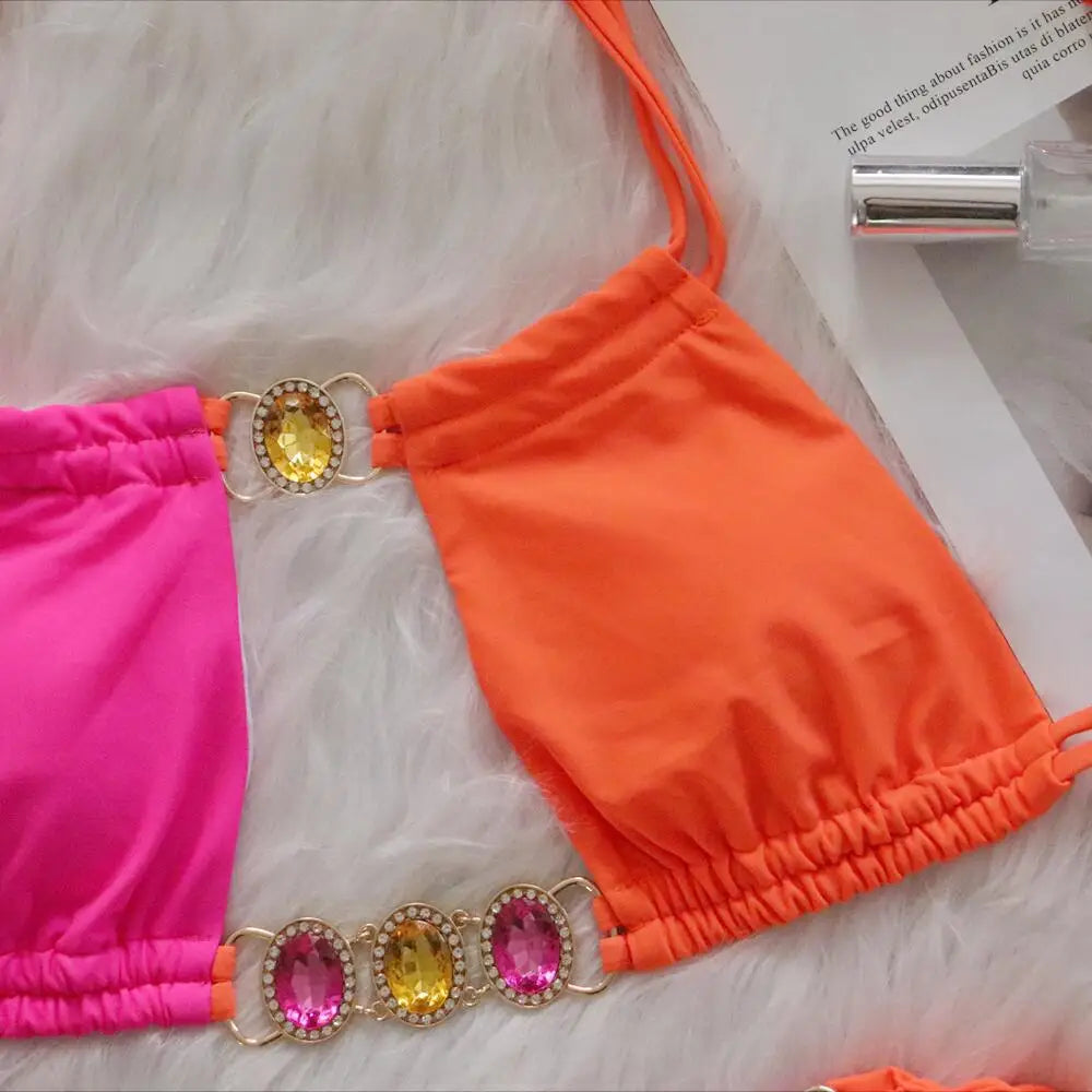 2026 Bikini da donna a due pezzi con scollo all'americana e inserti di diamanti, modello intagliato, costume da bagno da spiaggia