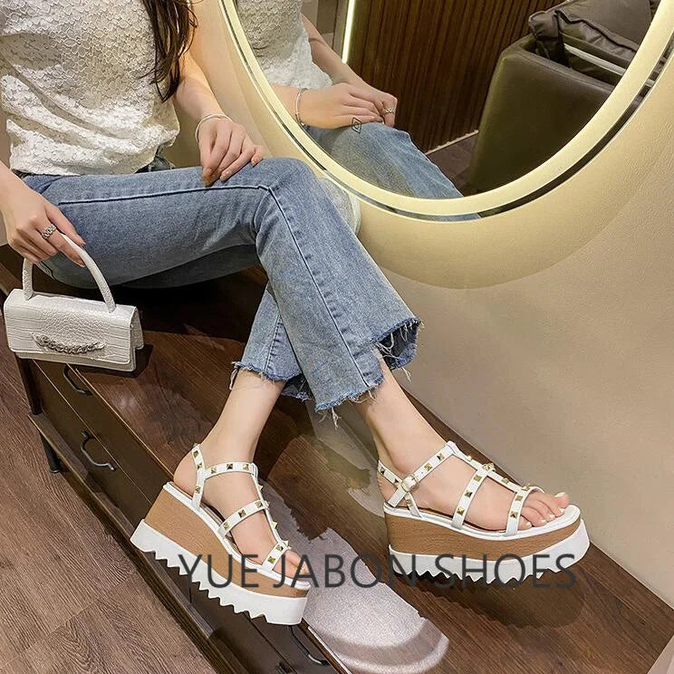 Genuine Leather Buckle Strap Sandals Breathable Sneakers Stars women summer rivets shoes Korean Style Platform Casual Shoes