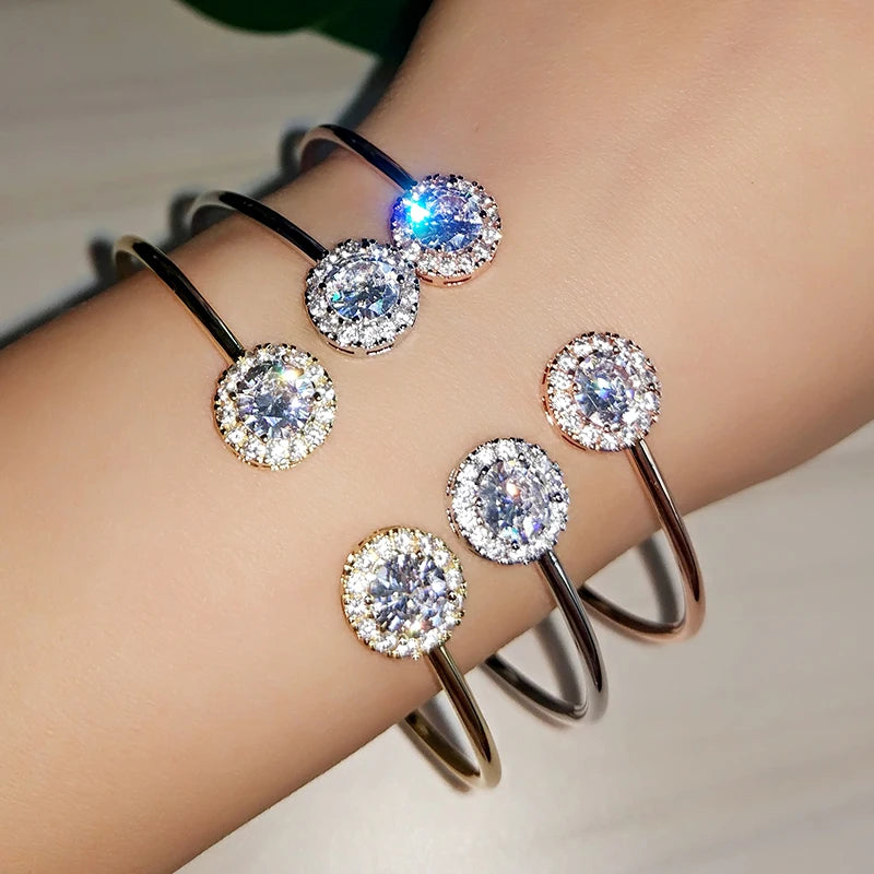 Braccialetti con polsino color oro con geometria di lusso per le donne Braccialetti con zirconi cubici alla moda INS Gioielli per feste quotidiane.