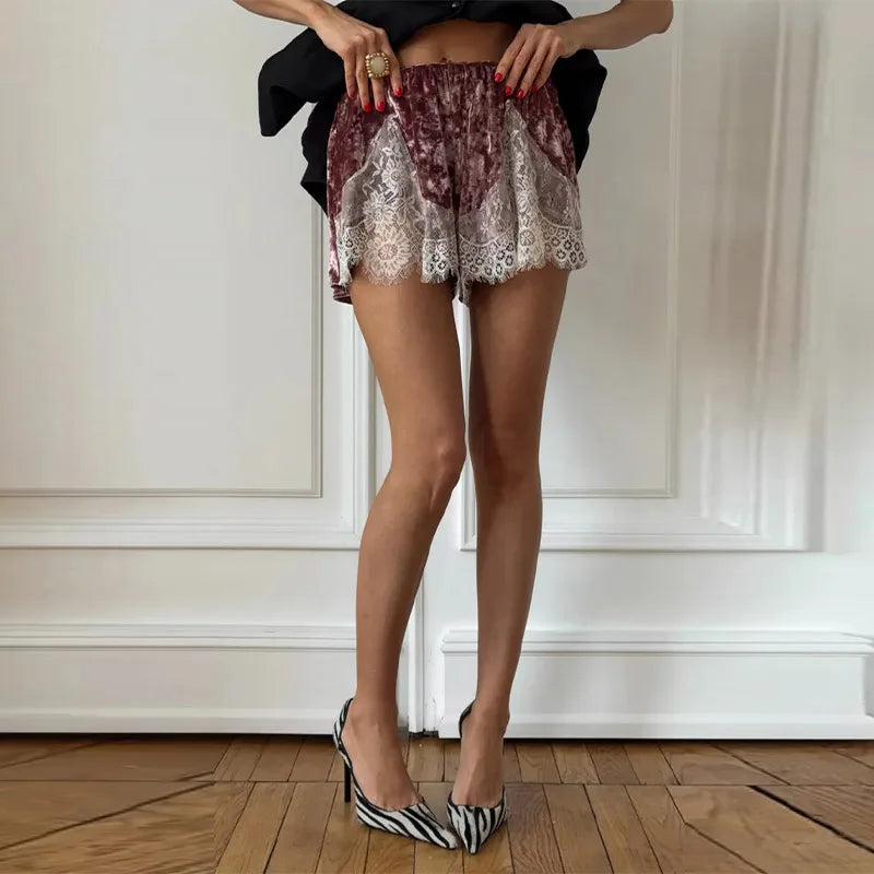Pantaloncini Corti in Velluto con Inserti in Pizzo Sexy, Vita Alta Elastica, Mini Shorts Larghi da Donna, Nuova Collezione Estiva 2026, Streetwear Femminile
