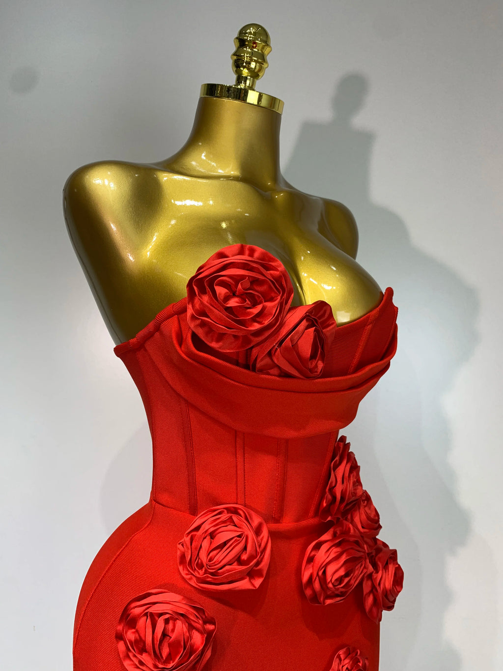 2025 Le più nuove donne sexy senza spalline backless fiore rosso vestito dalla fasciatura midi Celebirty eleganti abiti da sera per feste di compleanno