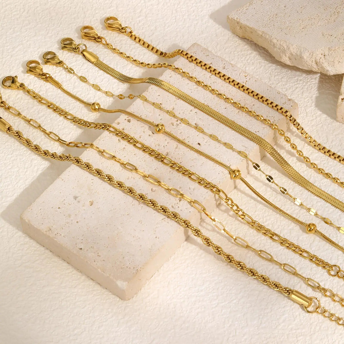 Bracciale in Acciaio Inossidabile Placcato Oro, Non Ossida, Impilabile per Donne, Sottile Catena a Spina di Pesce, Gioiello Impermeabile, Regalo