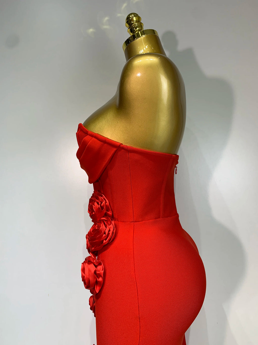 2025 Le più nuove donne sexy senza spalline backless fiore rosso vestito dalla fasciatura midi Celebirty eleganti abiti da sera per feste di compleanno