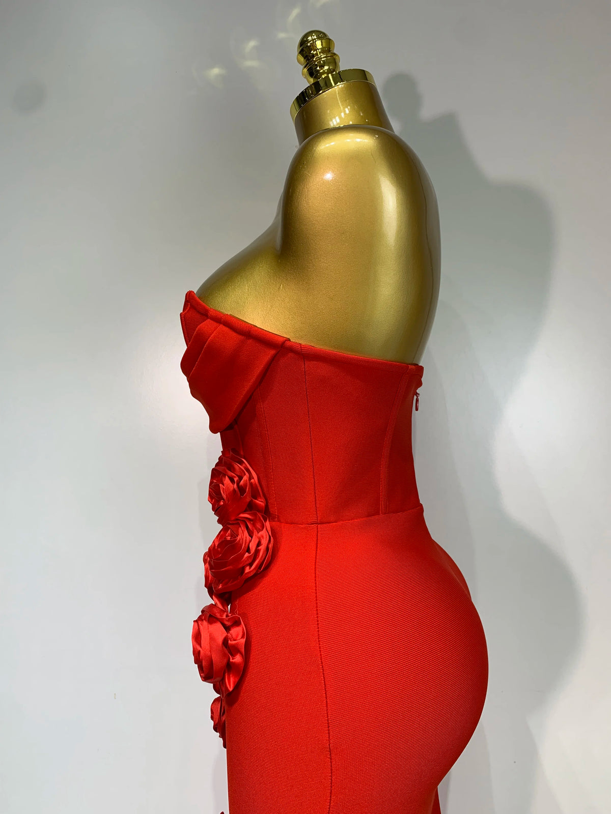 2025 Le più nuove donne sexy senza spalline backless fiore rosso vestito dalla fasciatura midi Celebirty eleganti abiti da sera per feste di compleanno