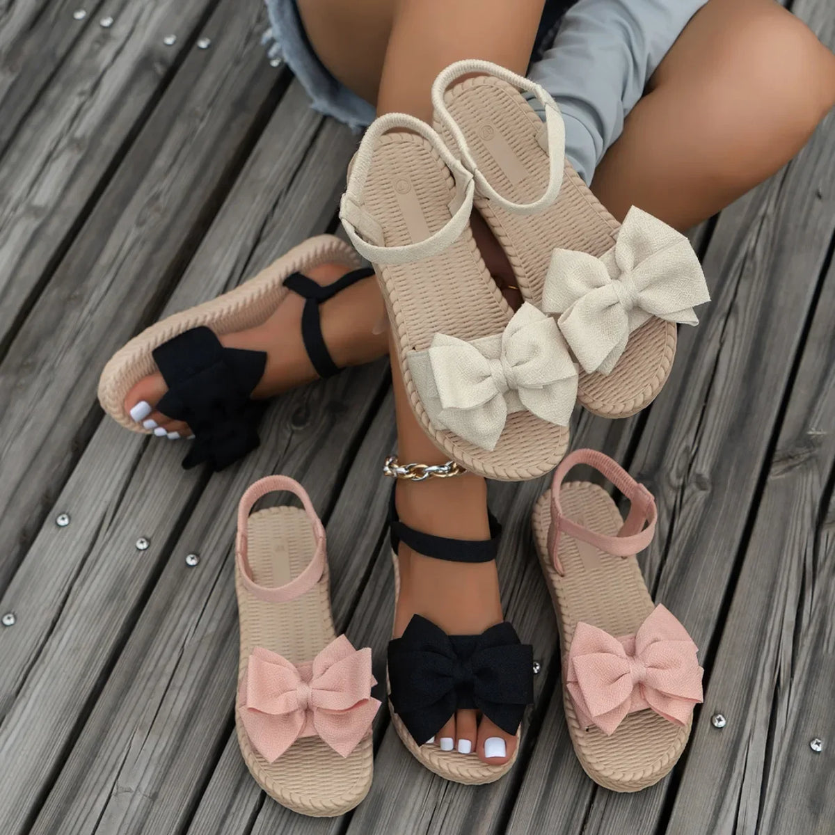 Sandali da donna 2025 Nuovi sandali leggeri estivi Pantofole casual da spiaggia alla moda Papillon da esterno Scarpe basse Scivoli da casa da donna