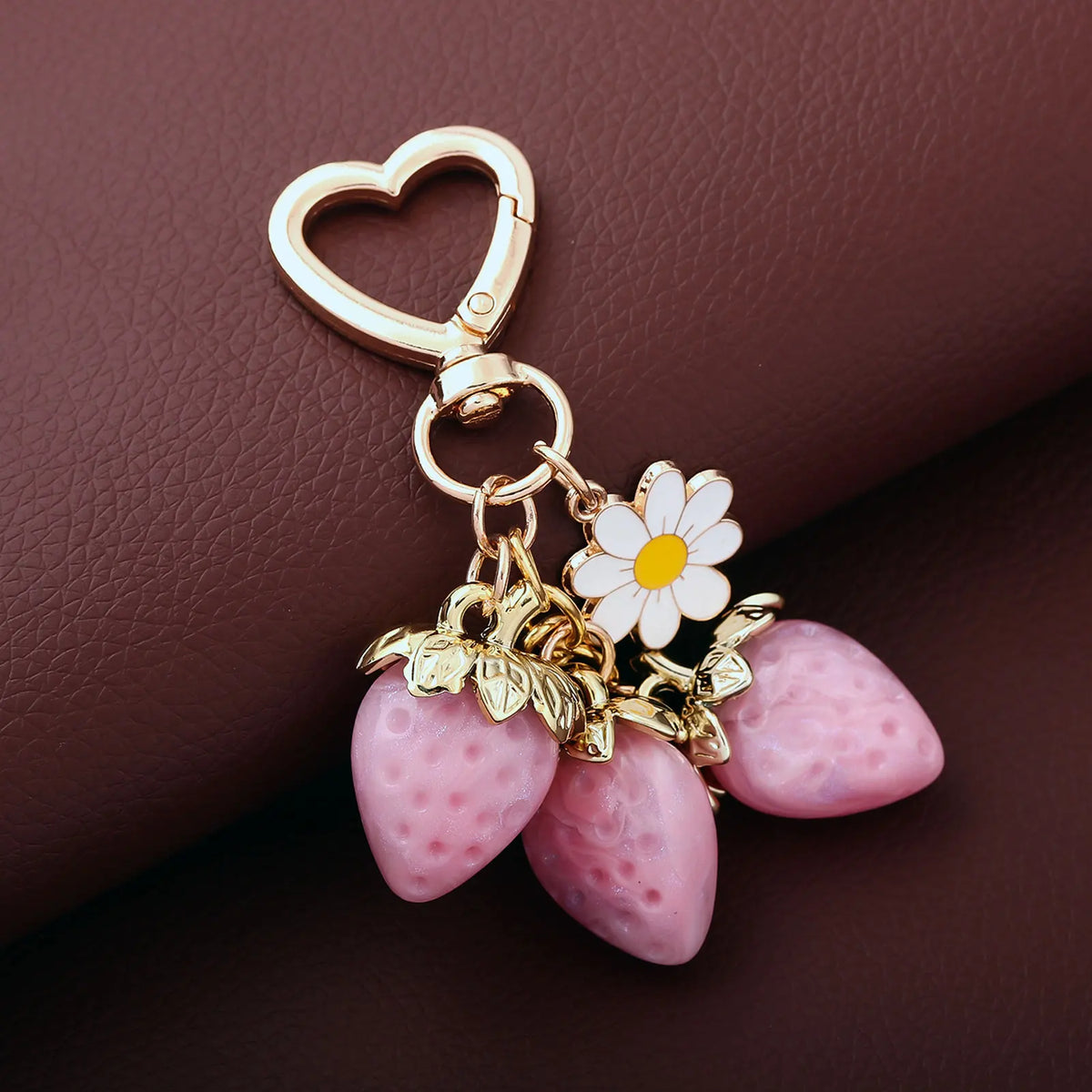 Simpatico portachiavi con ciondolo a forma di borsa con fragola, cuore Kawaii, fiore, margherita, portachiavi per donne, ragazze, borsa, ciondolo, accessori regalo