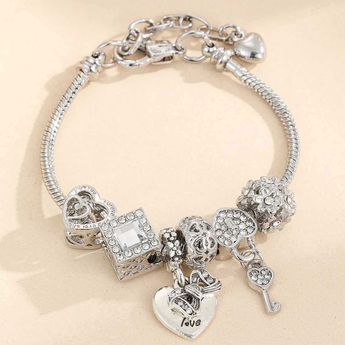 1PC Moda Donna Multi Elemento In Rilievo Love Pan Famiglia Bracciale Accessori di Gioielli Spogliatoio Quotidiano Festa Regalo di Festa -005