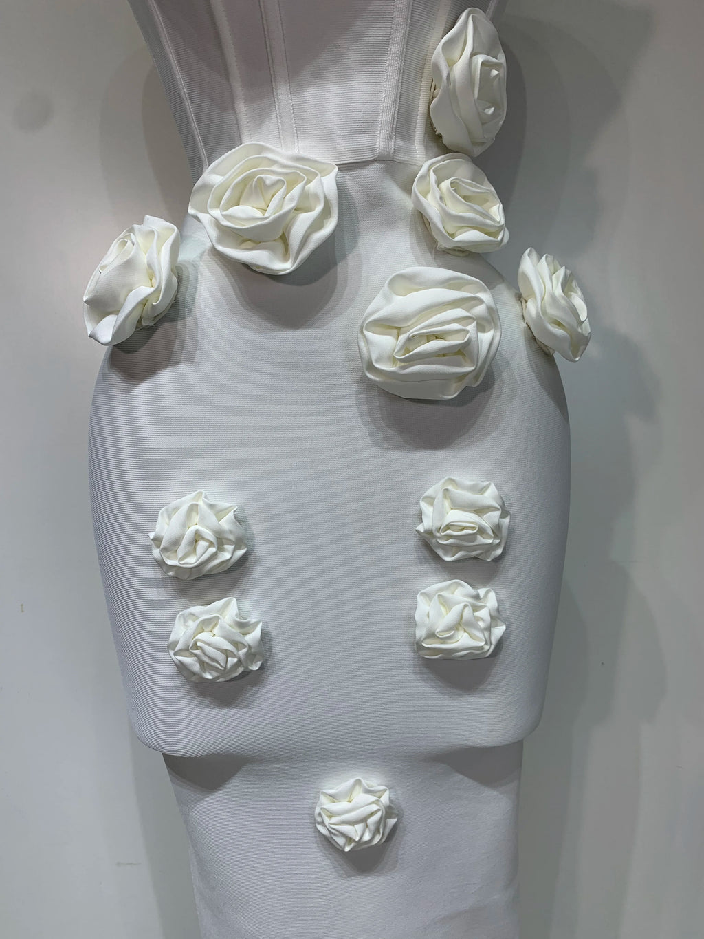 2025 Le più nuove donne sexy senza spalline backless fiore rosso vestito dalla fasciatura midi Celebirty eleganti abiti da sera per feste di compleanno