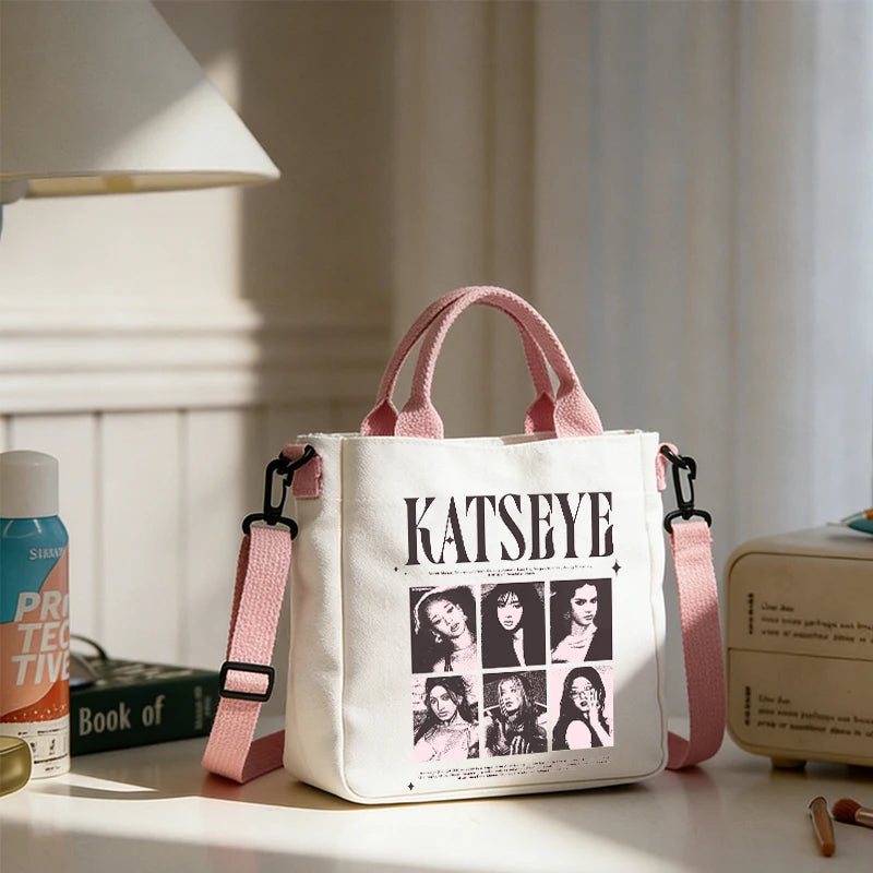 KATSEYE Borse di tela da donna Borsa a tracolla per ragazze Borse tote moda Ragazza Borsa tote per cartoni animati Borsa di grande capacità Borse per la spesa Regalo