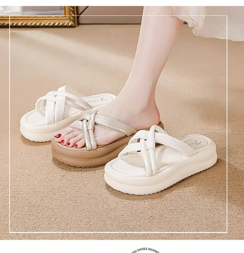 Neue Sommer-Arrivals: Sandalen und Badelatschen, modisch, atmungsaktiv, rutschfest, leicht, lässig, für drinnen und draußen, Strand und Alltag