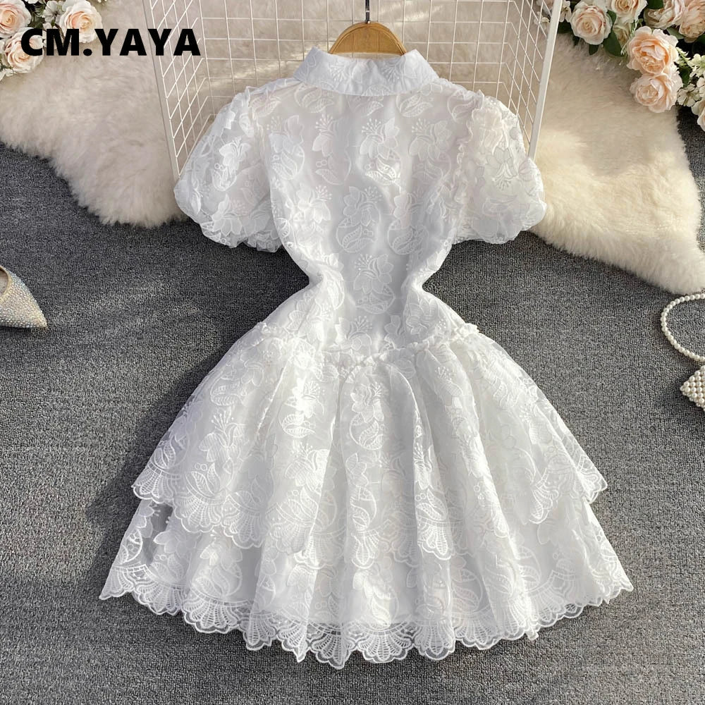 CM.YAYA Mini abito a strati a trapezio con ricamo in pizzo a maniche corte da donna 2025 Abiti da sera sexy dolci ed eleganti per feste