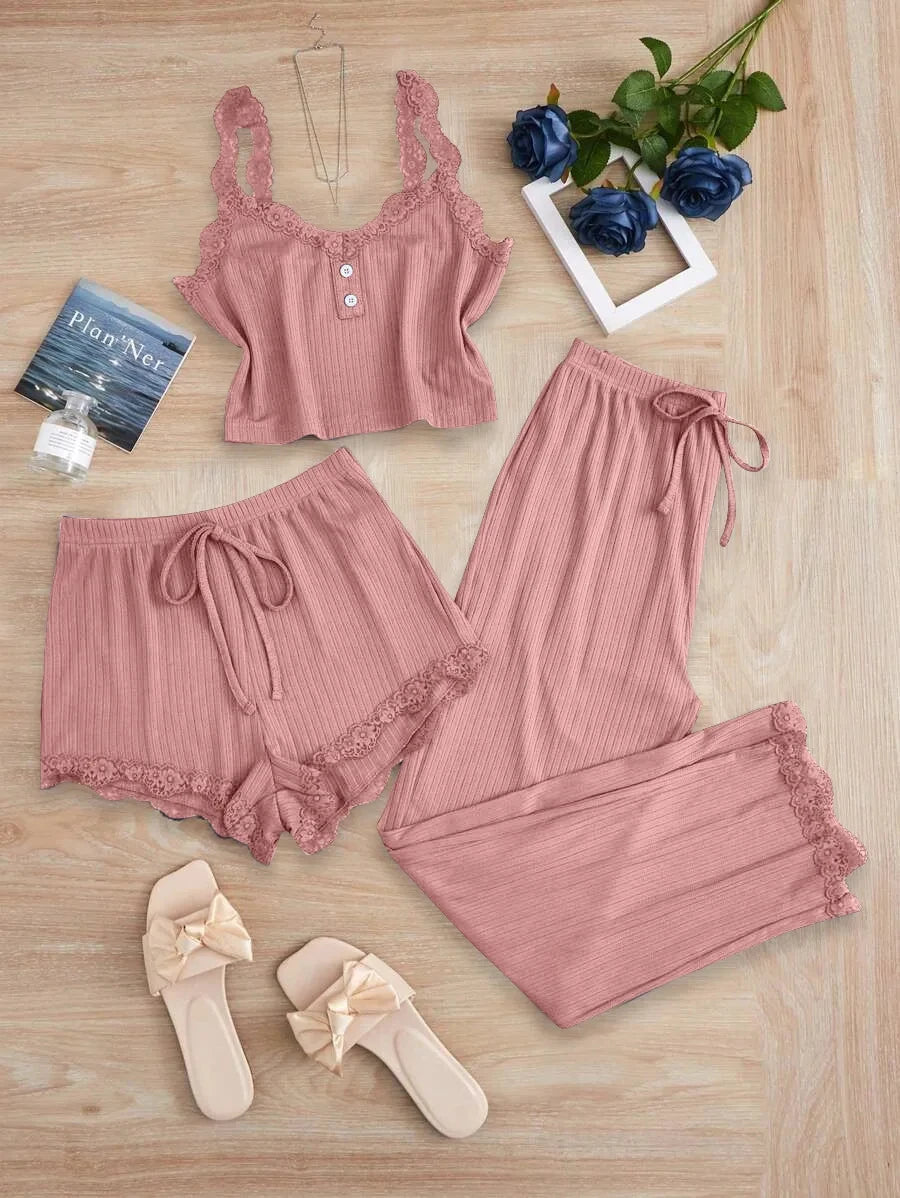 Nuovo 2025 Set pigiama estivo da donna 3 pezzi Pantaloncini e pantaloni con gilet solido abbinati con giunture in pizzo per set di indumenti da notte sexy per la casa