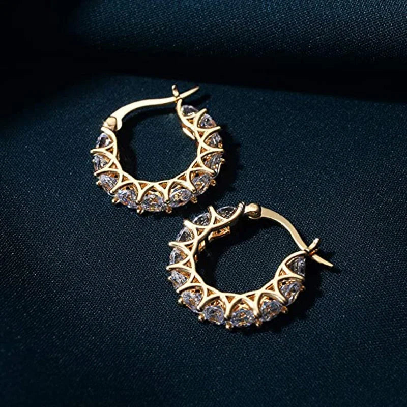 Huitan Orecchini a cerchio da donna unici intarsiati con zirconi brillanti Accessori speciali alla moda Gioielli per la festa nuziale quotidiana