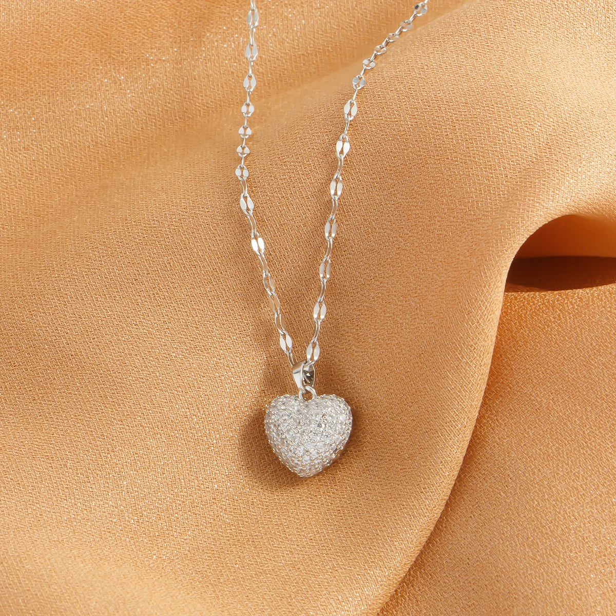 Set con ciondolo a forma di cuore con zirconi, temperamento femminile, collana in acciaio inossidabile placcato oro, regali di gioielli per feste di nozze