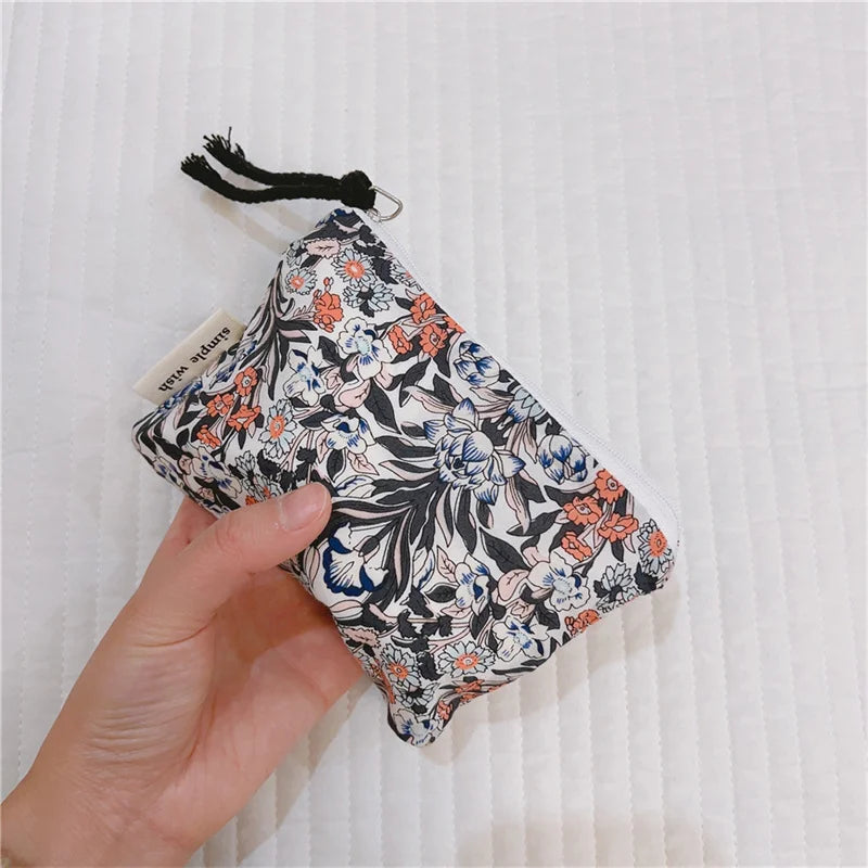 Portamonete in cotone con stampa floreale fresca estiva Mini portaoggetti Borsa in stoffa piccola Borsa per cuffie Borsa per cosmetici da viaggio Borsa per trucco