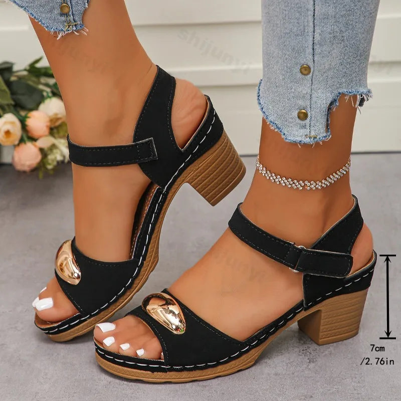 Sandales mode femme 2025 Été Nouveau talon épais Décontracté Rétro Extérieur Plage Tendance Escarpins Sandales à bout ouvert élégantes