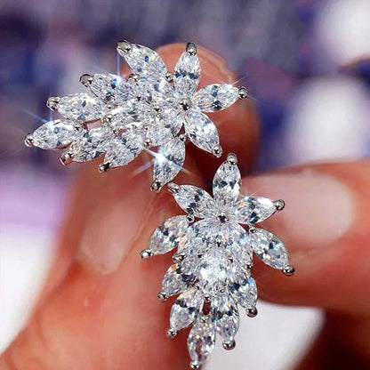 Huitan Orecchini a bottone con zirconi scintillanti da donna Splendidi accessori per piercing all'orecchio alla moda per la festa nuziale femminile Nuovi gioielli