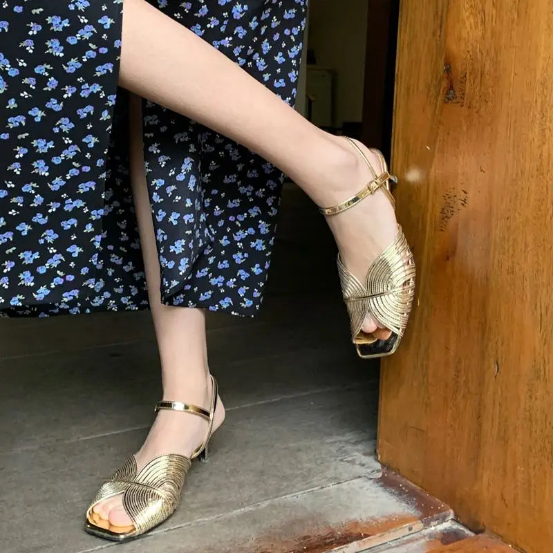 Sommer 2025 Goldene Damen-Sandalen Offene Zehenpartie Schnallen Mittelhohe Absätze Damen-Schuhe Korea Komfort Beste FH