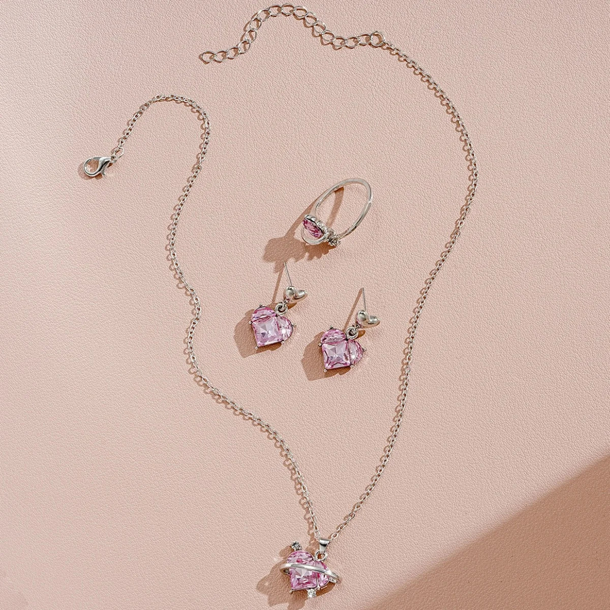 4 pezzi Love Pink Cristalli Orecchini dolci Collane e anelli Set di gioielli Leggero e versatile per le donne Regalo per la festa della mamma
