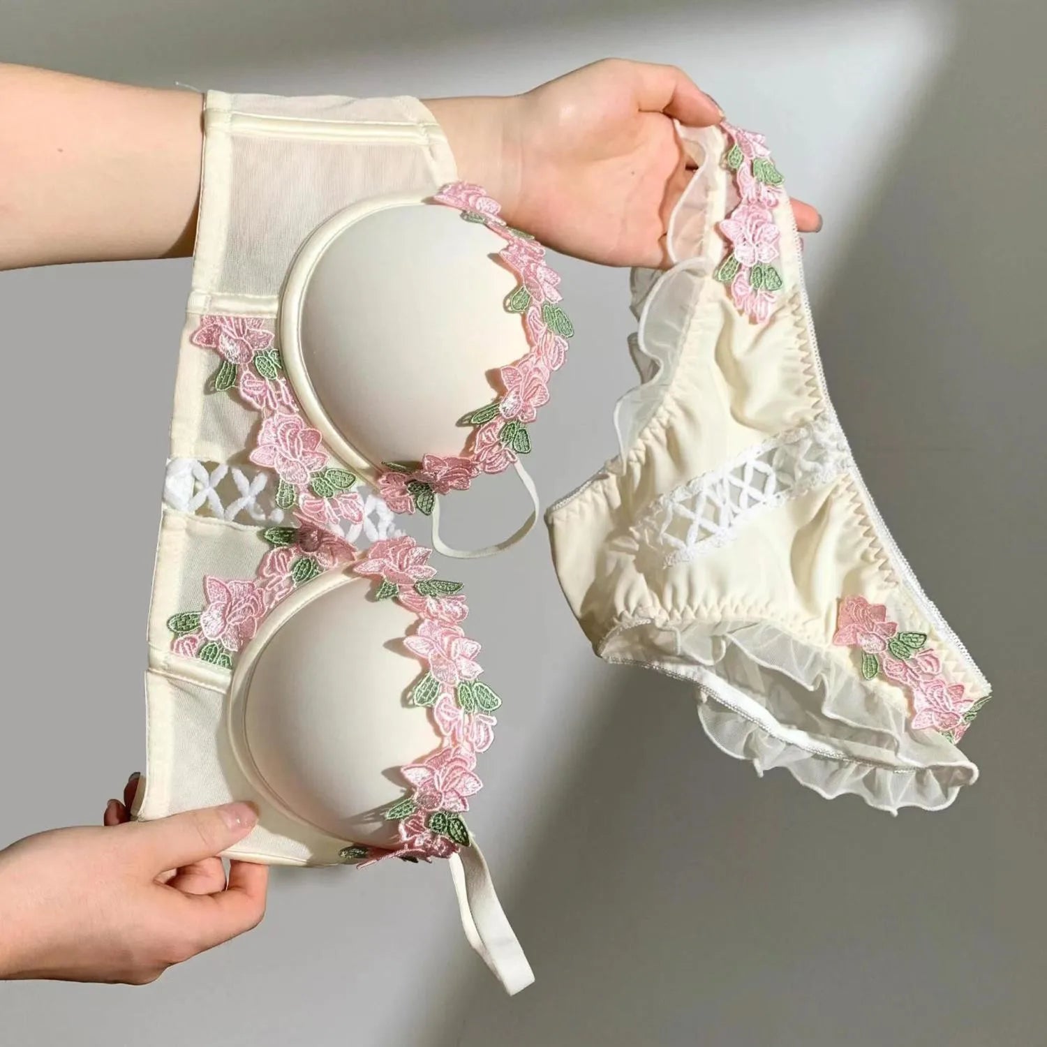 MOYISU London Anime Bralette - Delicato reggiseno senza fili per adolescenti, lingerie estiva giapponese Busto piccolo Allure sottile aderente