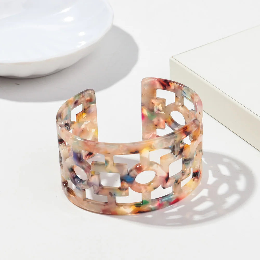 Braccialetti irregolari geometrici grandi acrilici vintage per le donne Braccialetti larghi in resina alla moda Braccialetti 2025 Gioielli di moda