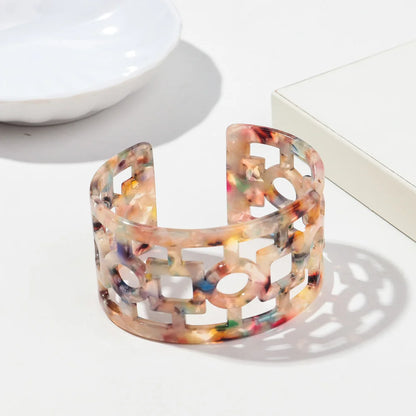 Braccialetti irregolari geometrici grandi acrilici vintage per le donne Braccialetti larghi in resina alla moda Braccialetti 2025 Gioielli di moda