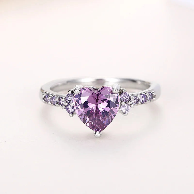 Huitan Anelli con zirconi a forma di cuore viola per le donne Accessori unici per fidanzamento di nozze Fancy Lady Gift Gioielli romantici alla moda