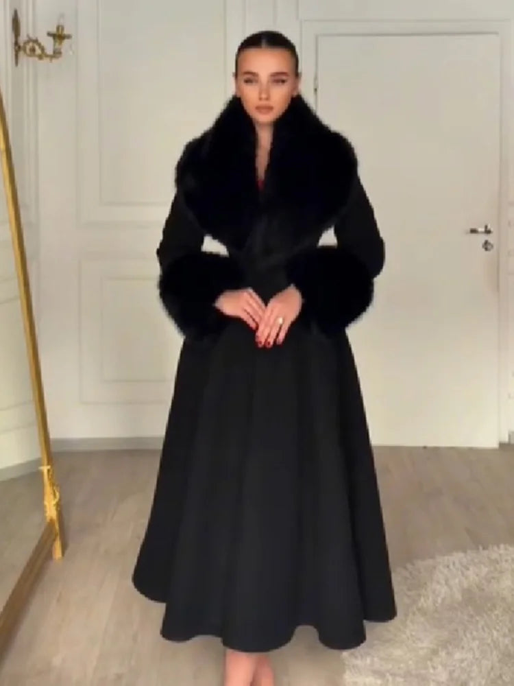 Cappotto lungo elegante da donna in misto lana con collo grande in pelliccia sintetica, polsini e vita arricciata, modello svasato a trapezio, maxi cappotto retrò per feste, capospalla