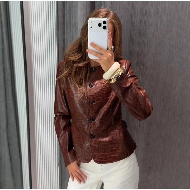 Giacca in Ecopelle Effetto Coccodrillo, Collo Tondo, Chiusura con Bottoni, Maniche Lunghe, Autunno 2026, Outfit Chic da Donna per Appuntamenti, Abbigliamento Trendy da Strada